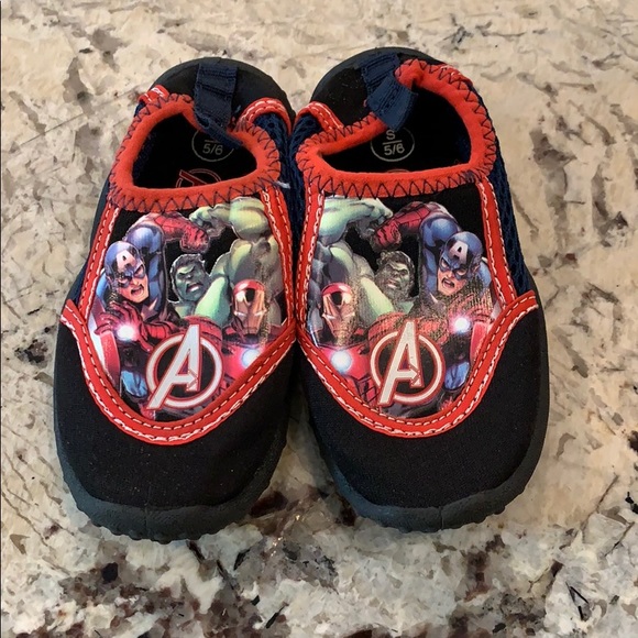 Marvel avengers kids water shoes 5/6 - Picture 2 of 6